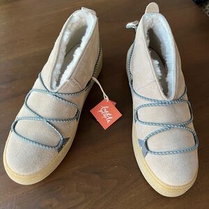 Free People Snowdrop Micro Mukluk Winter Boots, NEW